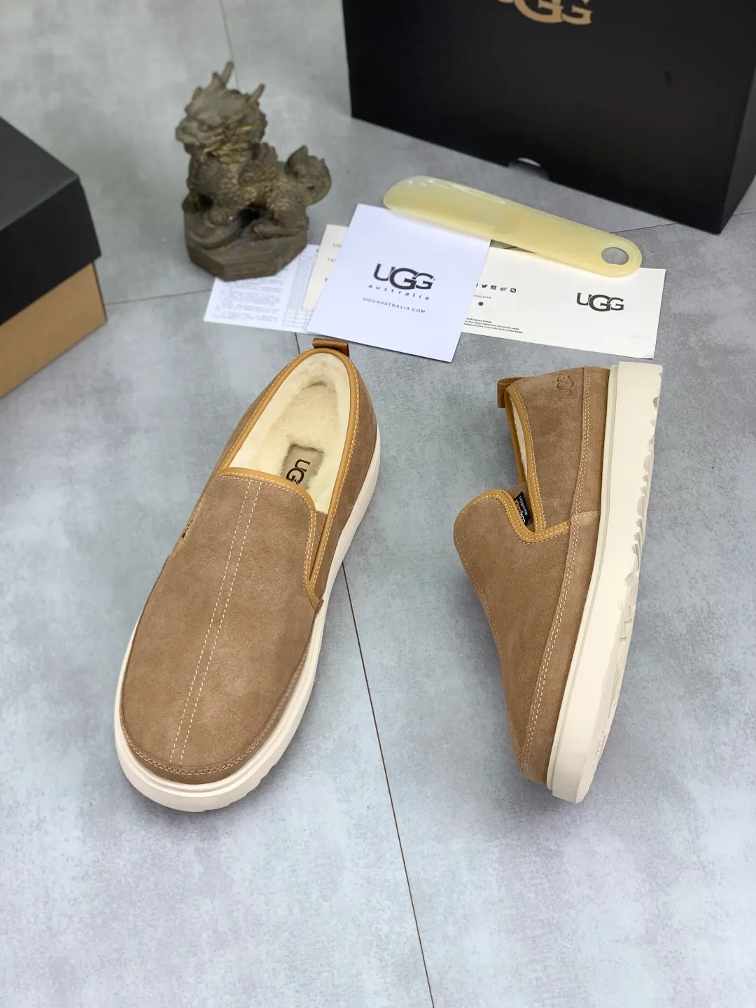 Men's men's shoes 💰P580 [New style] hot style 💰 versatile casual slip-on fur shoes 🆘 "Real Wool" [UGG] 👉 hot style men's shoes official website synchronization 🔰 quality [proud] is not comparable to the imitations in the general market 🌀 The upper is imported Italian frosted calfskin, and the lining: foot pad 🅰️ grade 🐑 real wool 👻 Only Grade A can show the effect The hand feels smooth and delicate 🔱The shoe shape is grand, only the factory can achieve it 🎄The perfect toughness of the original outsole 👻⬛️ can allow customers to bid farewell to one-time consumption. Real wool lining, super warm. Available in black or brown. Size: 39-44